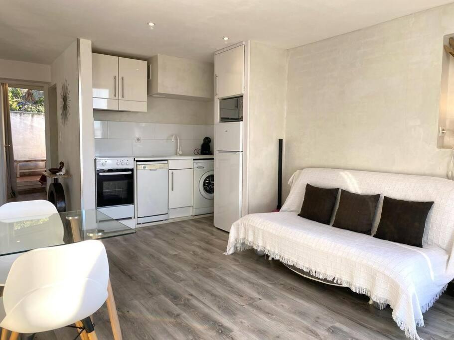 Tusquets - Apartamento Con Vistas Al Mar กาดาเกส ภายนอก รูปภาพ