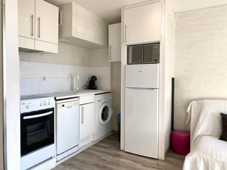 Tusquets - Apartamento Con Vistas Al Mar กาดาเกส ภายนอก รูปภาพ